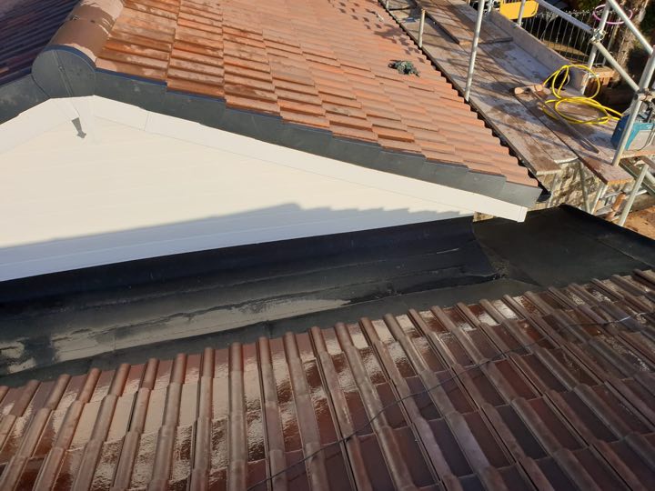Finished roof edge after Hunt's Roofing work